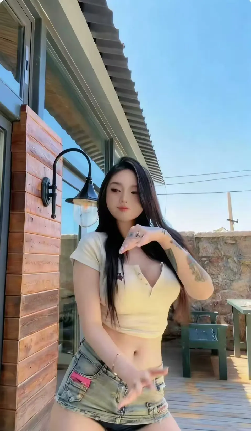《Meena 成美男》高清全集免费在线看-中文版未删减强势来袭-资源全面开放获取-网盘备份无广告观影-一次看遍Meena 成美男