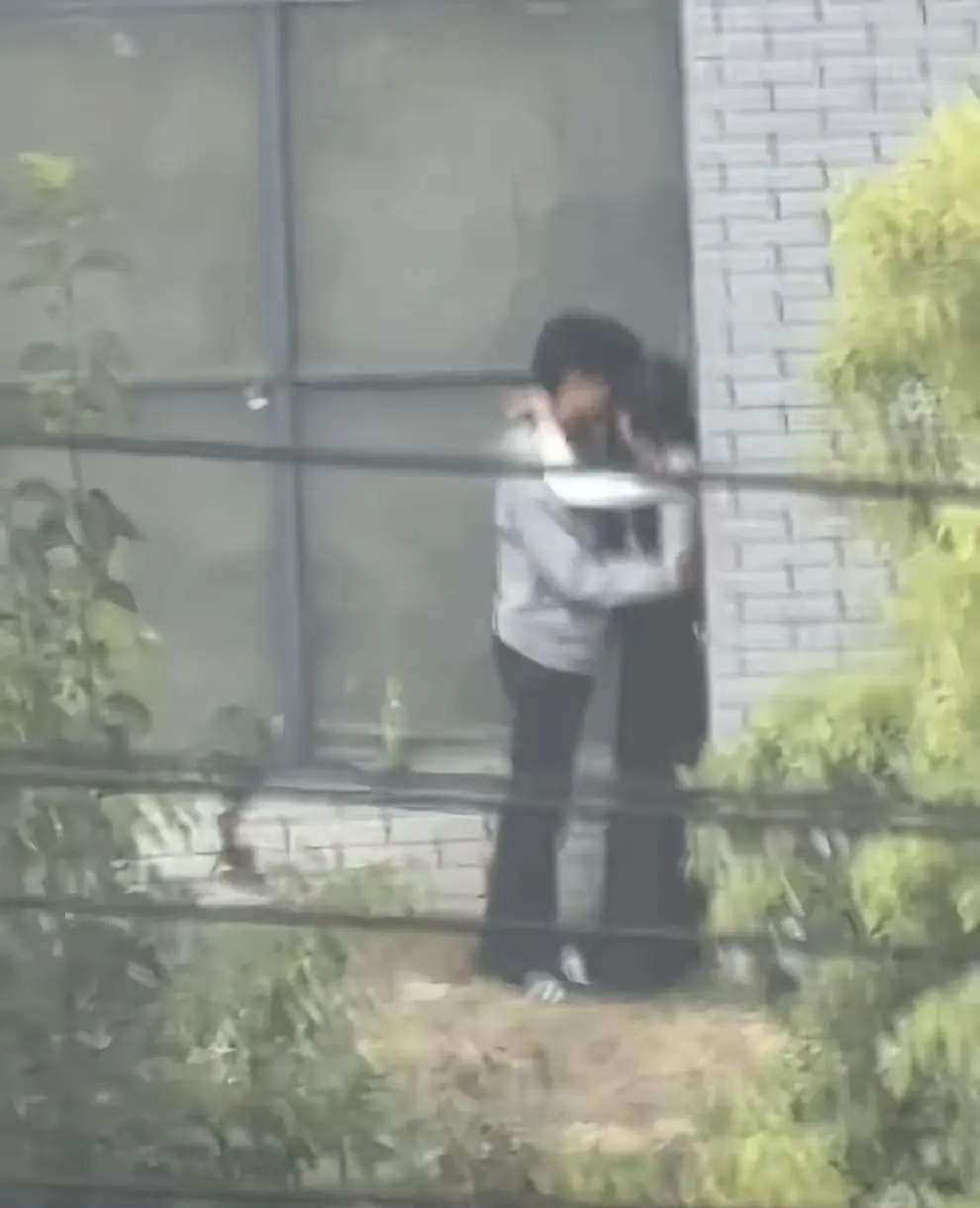 《蚌埠职教园情侣野外视频》完整版全集在线观看-蚌埠职教园情侣野外视频高清播放-免费观看无删减-抖音热播中